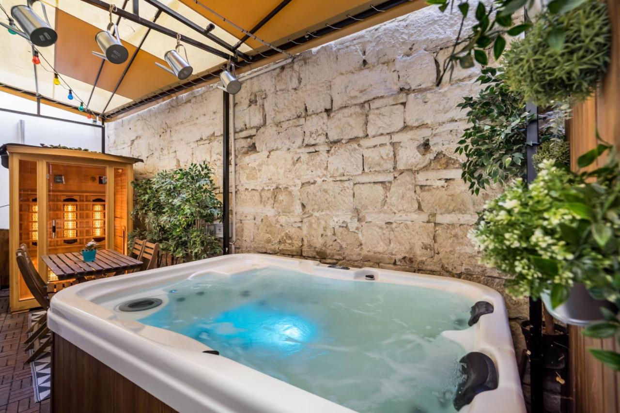 Bohemic Apartment Terrace & Jakuzzi & Sauna * Budapest